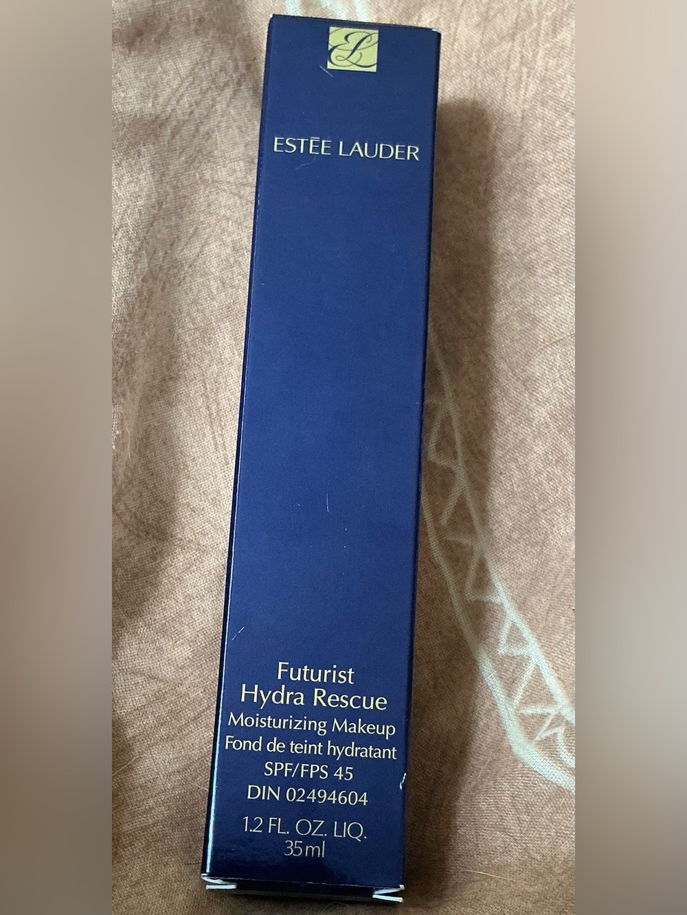Estee Lauder Futurist Hydra Rescue Moisturizing Makeup SPF 45 in Shade 2W1 Dawn